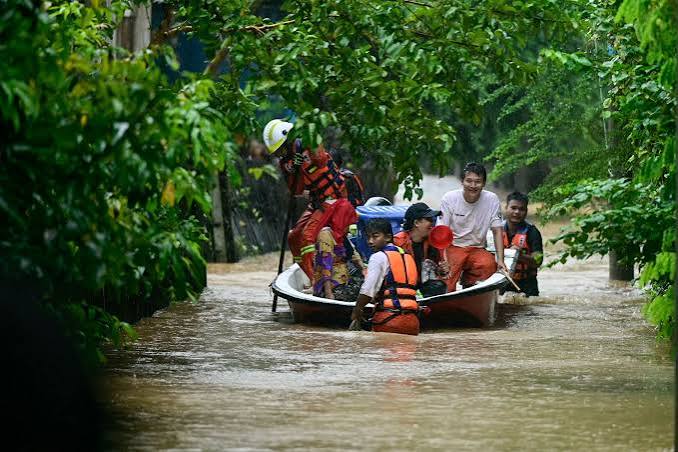 အမျိုးသမီး အသက်မွေးဝမ်းကျောင်းမြှင့်တင်ရေး