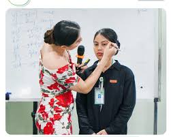 အမျိုးသမီး အသက်မွေးဝမ်းကျောင်းမြှင့်တင်ရေး