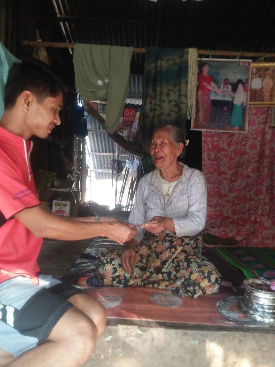 အသက် (၈၀) နှင့်အထက် ဘိုးဘွားများ ထောက်ပံ့ကူညီရေး