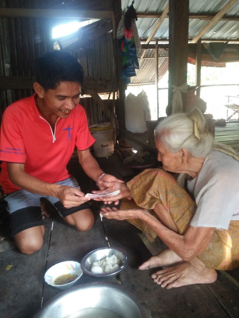 အသက် (၈၀) နှင့်အထက် ဘိုးဘွားများ ထောက်ပံ့ကူညီရေး