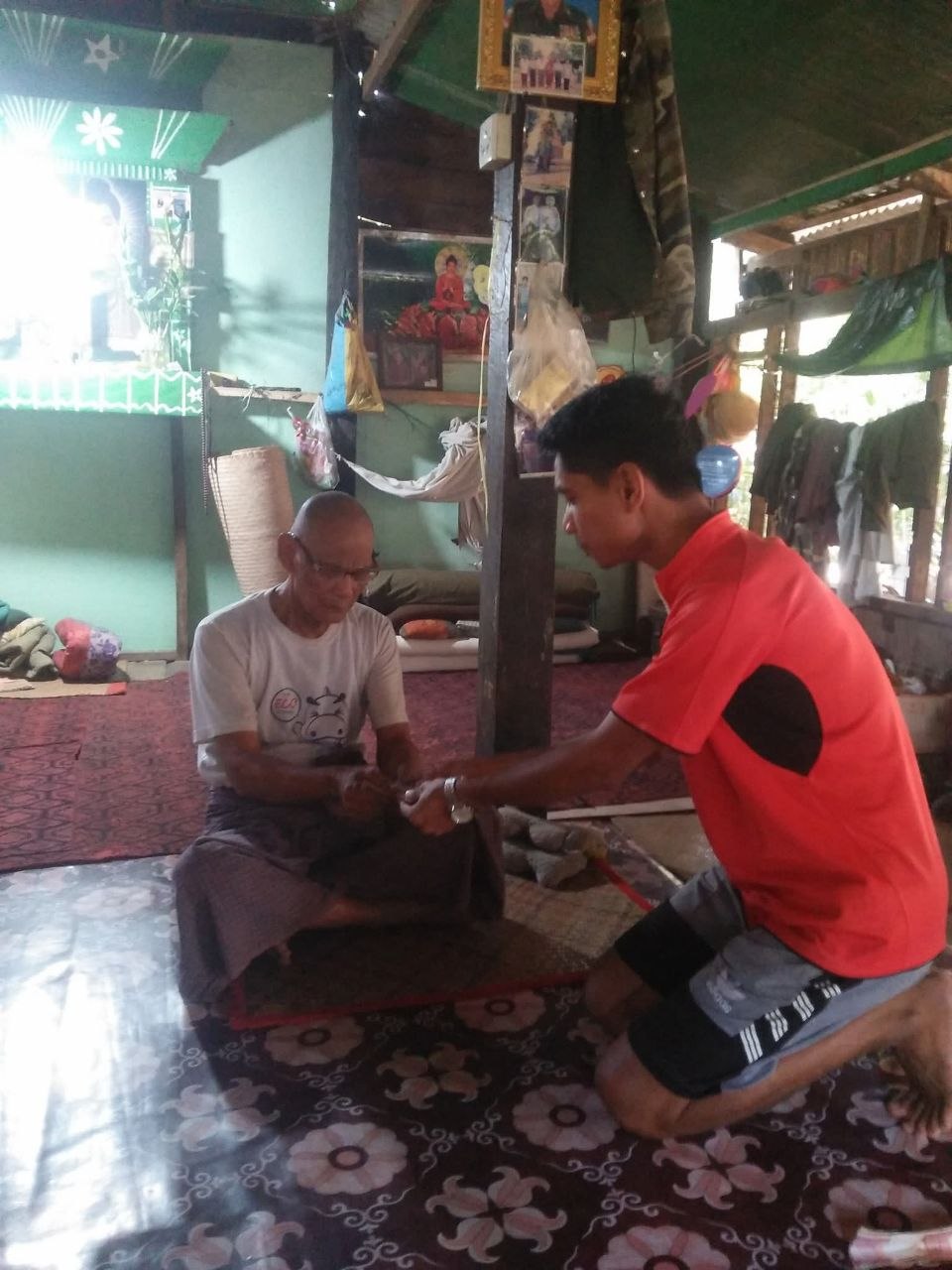 အသက် (၈၀) နှင့်အထက် ဘိုးဘွားများ ထောက်ပံ့ကူညီရေး
