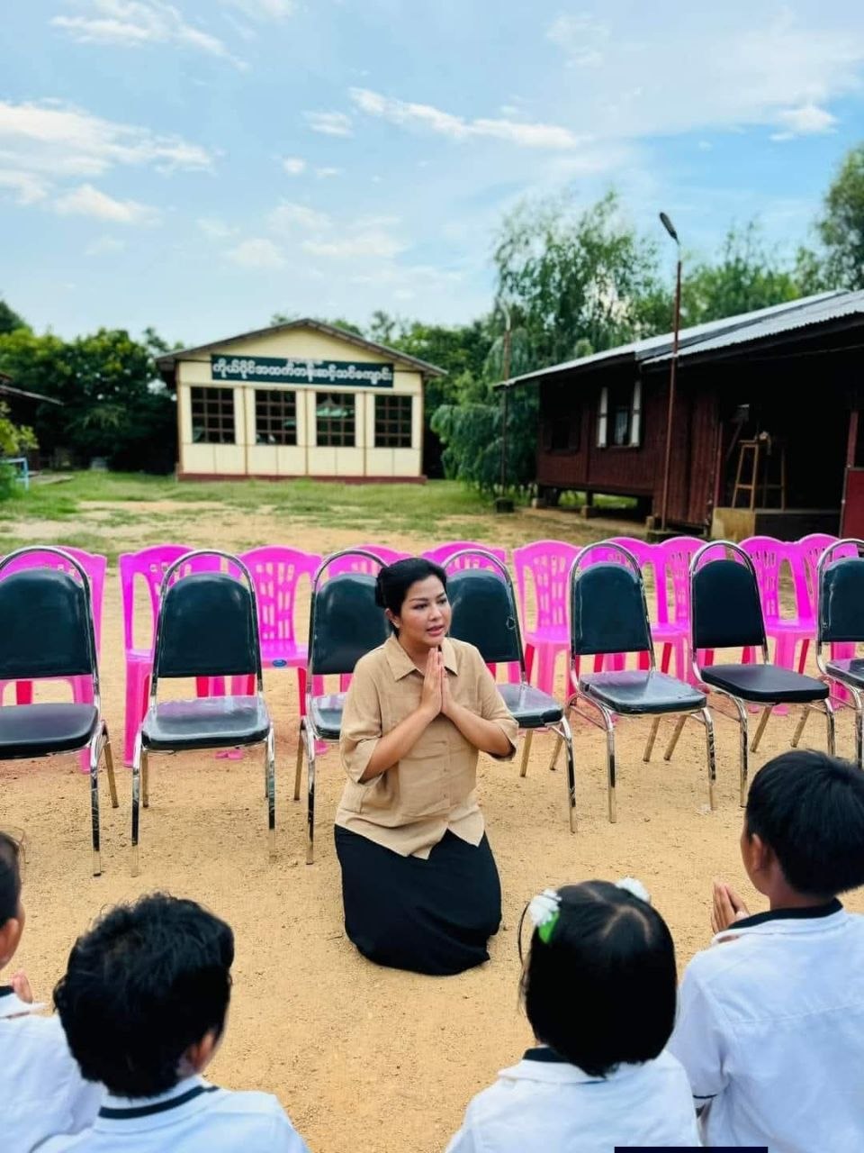 ရေဘေးသင့် ကျောင်းသူ/ကျောင်းသား (၂၄) ဦးအား ပညာသင်ထောက်ပံ့ကြေး ကျပ်သိန်း (၂၄၀) ပေးအပ်